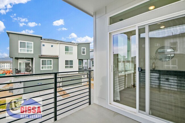Building Photo - 1.5 year old townhome with 3 bedrooms, 2 1/2 bathrooms, 2-car garage at Victory Ridge available NOW!