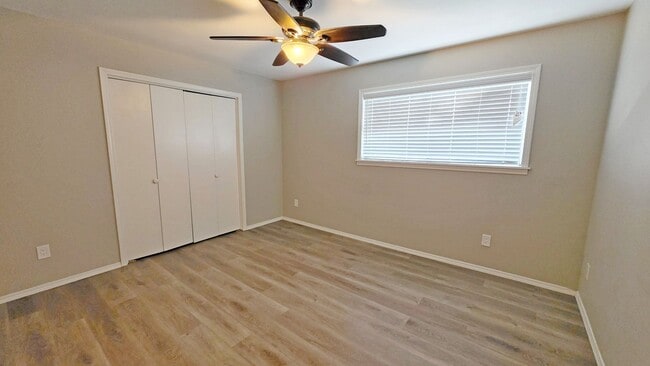 Building Photo - 3 Bedroom 2.5 Bathroom Townhouse Available...