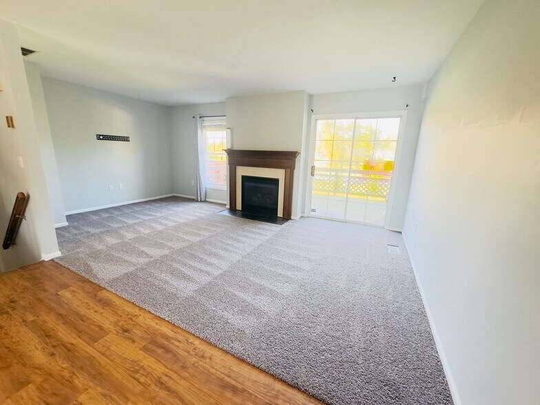 Building Photo - 50 Versailles Ct