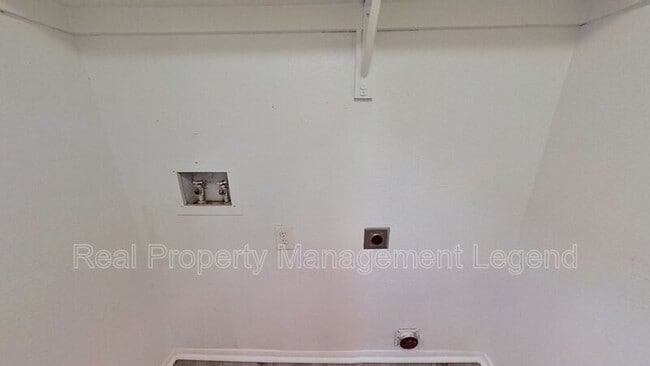 Building Photo - 2902 S Fielder Rd