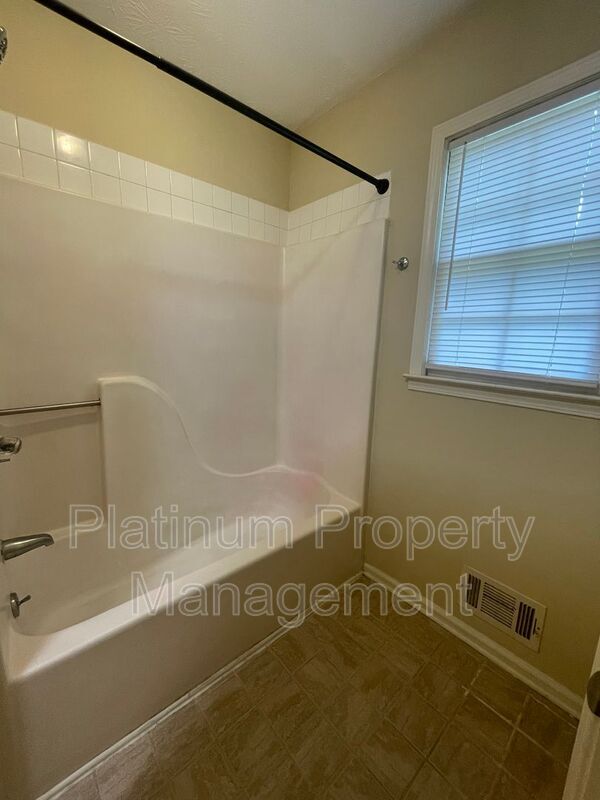 Building Photo - 118 Arbour Way