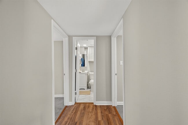 Building Photo - 223 E Melville Dr