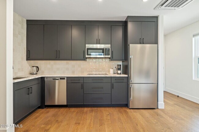 Building Photo - 6916 E 2nd St