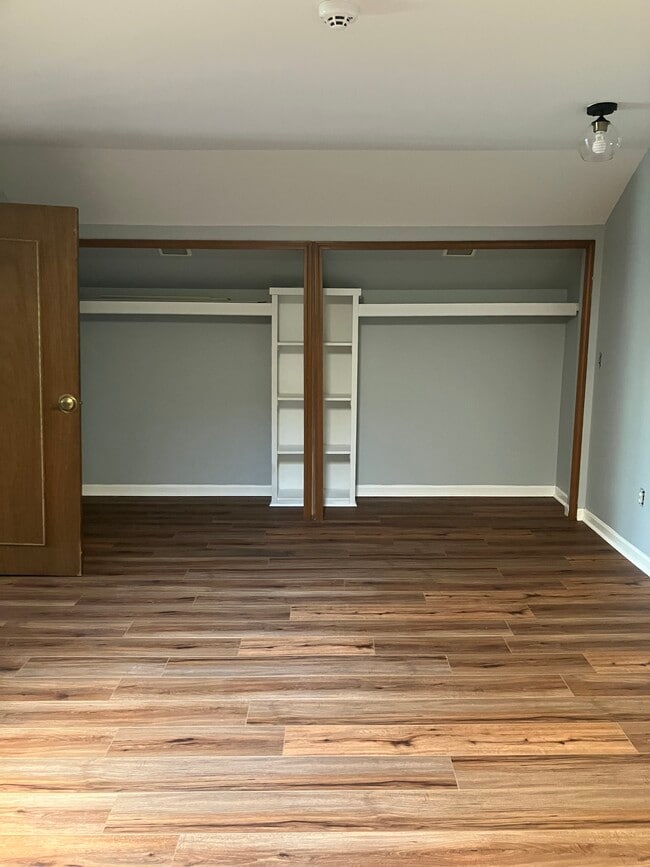 Upstairs Bedroom - 13730 Plumbrook Rd