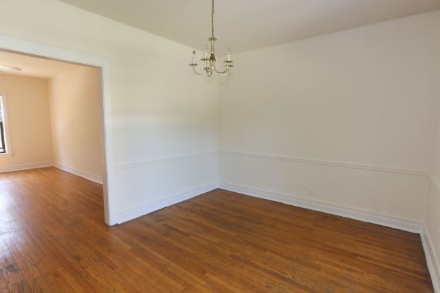 Building Photo - 836 W Waveland