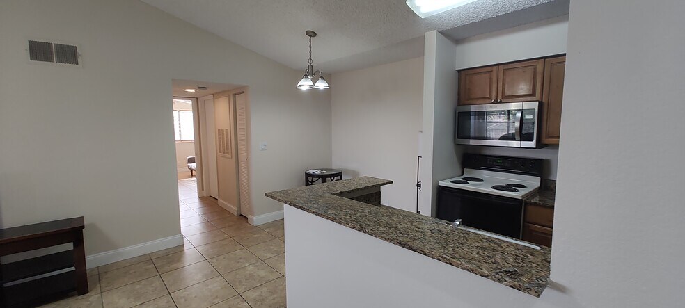 Building Photo - 2846 S University Dr