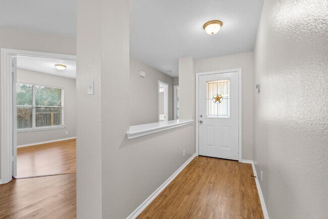 Building Photo - 905 Lodosa Dr