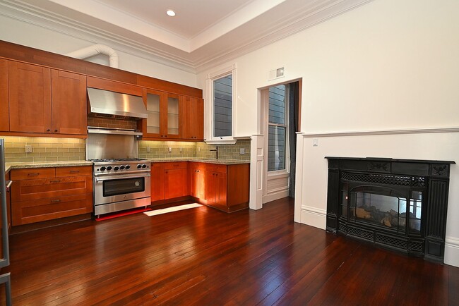 Building Photo - January Special!  Elegant 4 br/2 ba Victor...