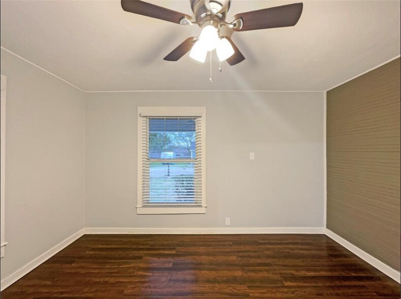 Building Photo - 212 4th St