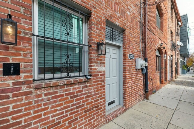 Building Photo - 1829 Kater St