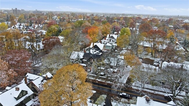 Building Photo - 98 Barrington St