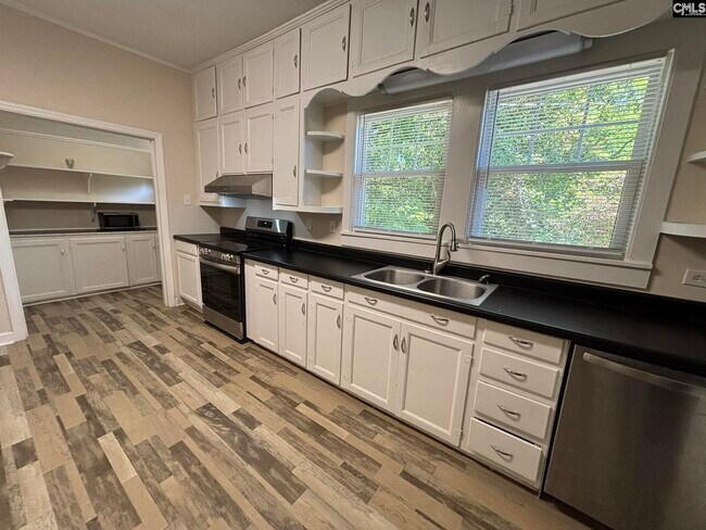 Building Photo - 161 Columbia Ave