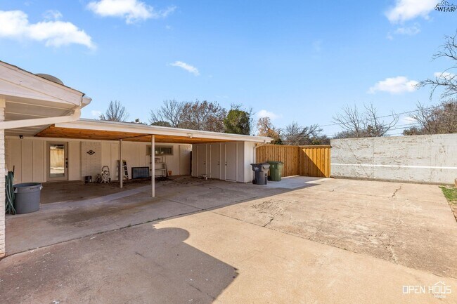 Building Photo - 3512 Juniper Ln