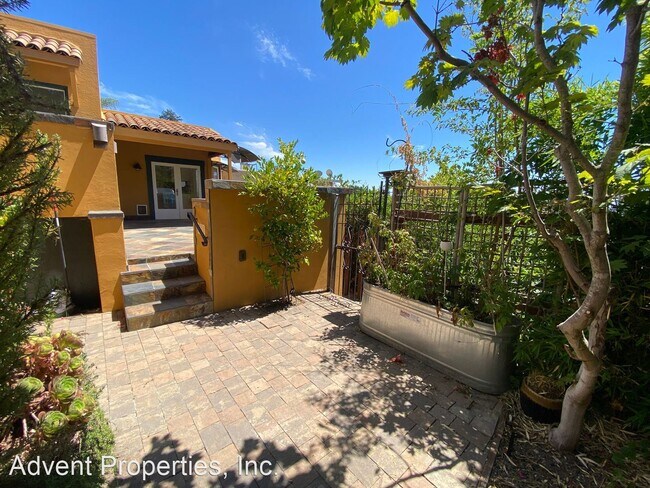 Building Photo - 3 br, 2 bath House - 4739 El Centro Ave