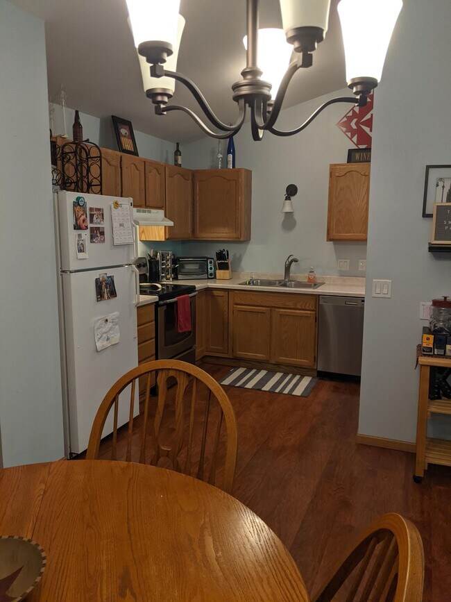 Building Photo - 1917 Deerhaven Ln NE