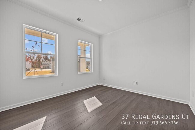 Building Photo - 37 Regal Gdns Ct