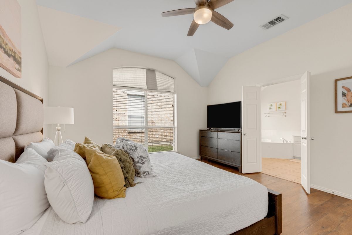 Building Photo - 1438 Royal Oaks Dr