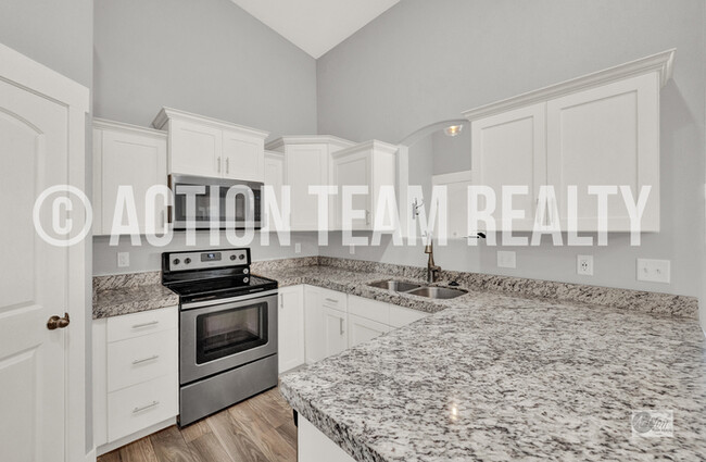 Building Photo - Top Floor Condo in Saratoga Springs!