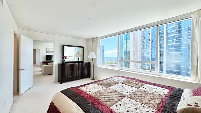 Building Photo - 2 BED/2 BATH FURNISHED UNIT AT HIGHLY DESI...