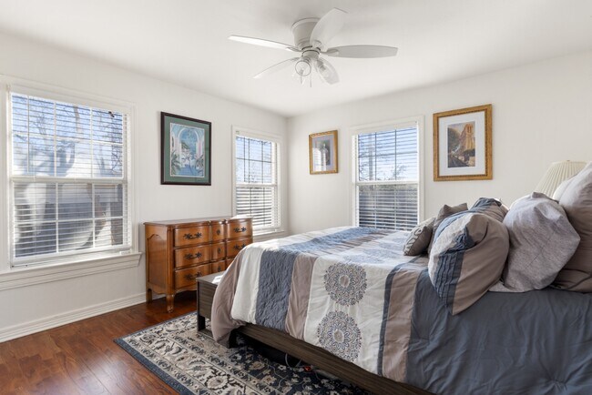 Building Photo - Updated Garland Home