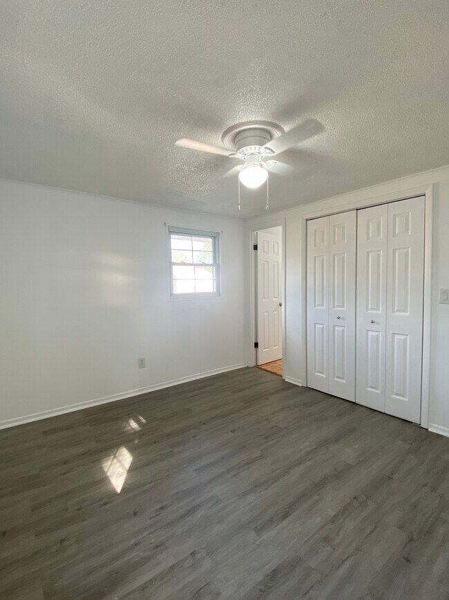 Building Photo - 12120 71st St E