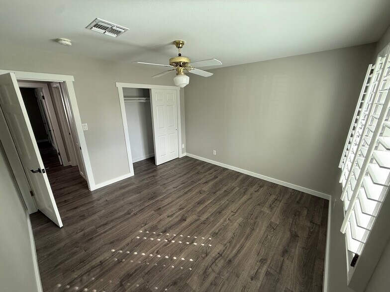 Building Photo - 8161 N 1st Dr