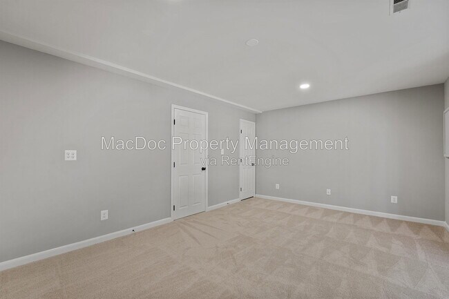 Building Photo - 5273 Daffodil Dr