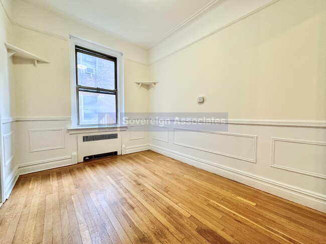 Building Photo - 763 Riverside Drive