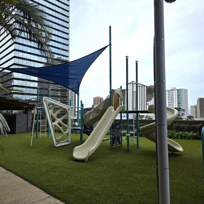 Building Photo - Capital Place One Bedroom Condo