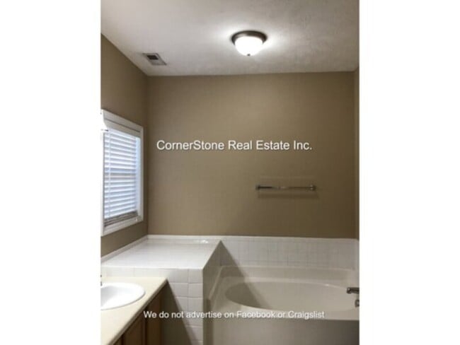 Building Photo - 106 Van Buren Dr