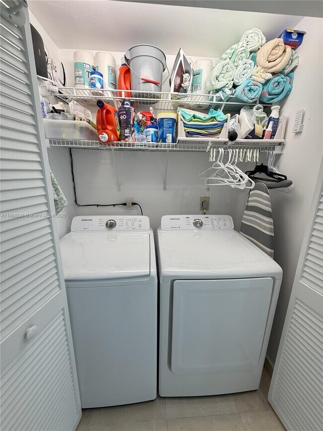 Building Photo - 16400 Collins Ave