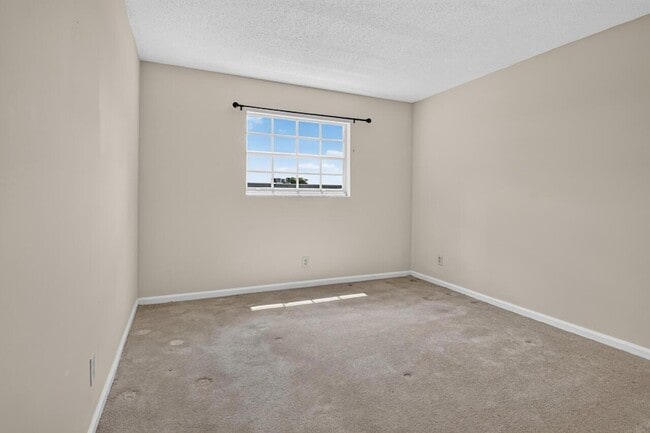 Building Photo - 4140 NW 44th Ave