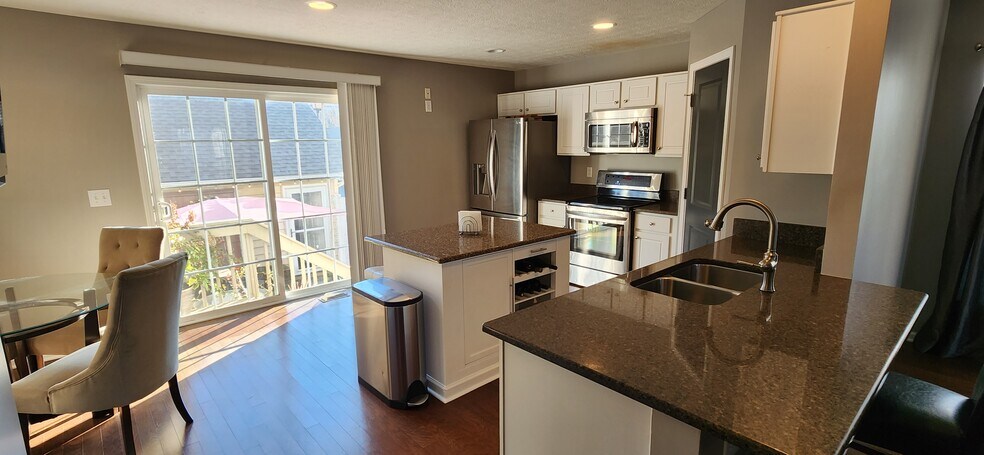 Building Photo - 5637 Crystal Falls St