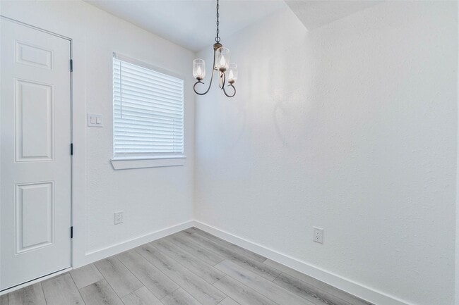 Building Photo - 1701 Johanna Dr