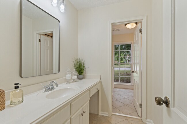 Building Photo - 2451 Belcher Dr