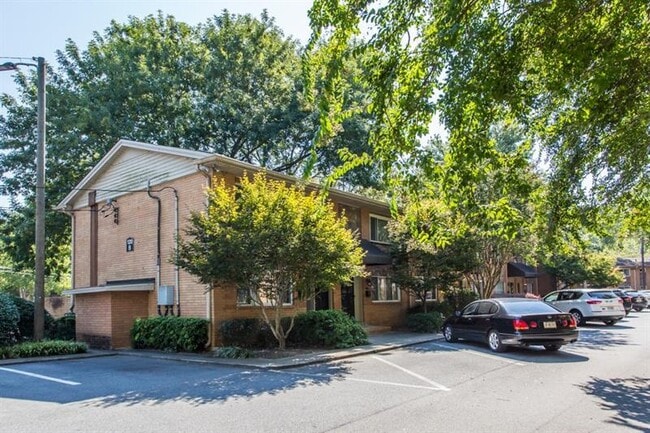 Building Photo - 120 Biscayne Dr NW