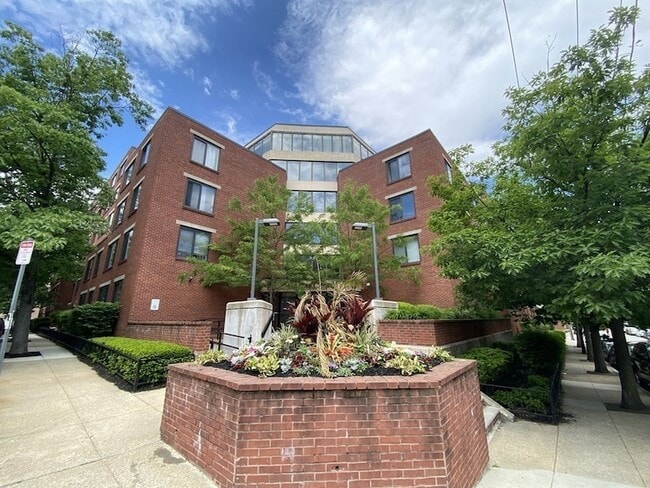 Building Photo - 85 Brainerd Rd