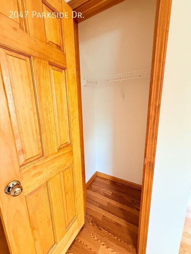 Building Photo - 2047 Parkside Dr