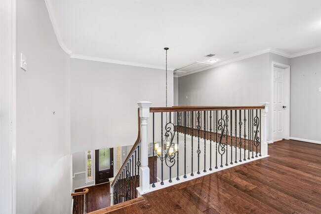 Building Photo - 11 Winrock Pl