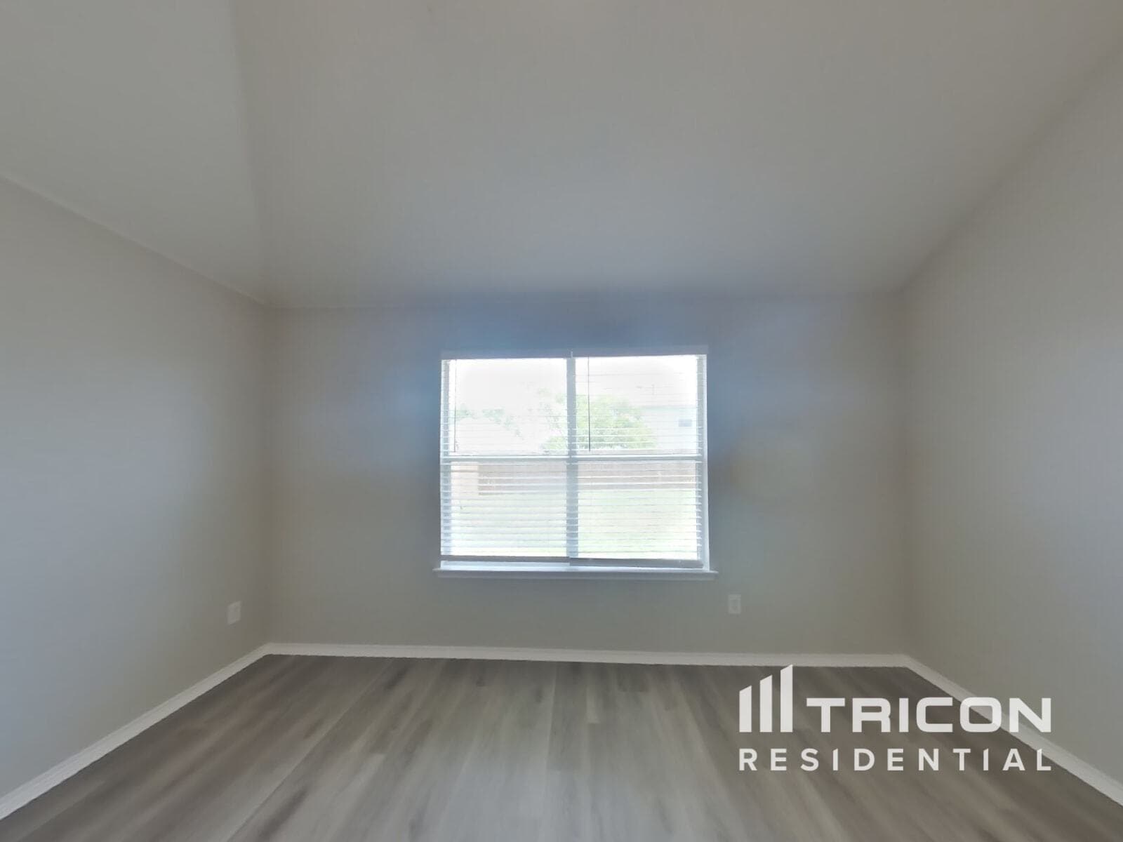 Building Photo - 2125 Bluebell Dr