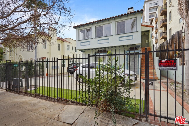 Building Photo - 1821 Grace Ave