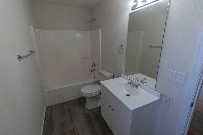 Building Photo - 5000 Derby Ridge Dr