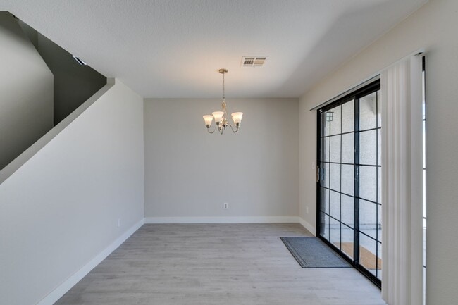 Building Photo - Great 3 bedroom home in South Shores!!