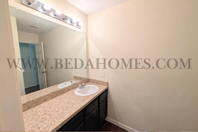 Building Photo - 15566 Kiplands Bend Dr