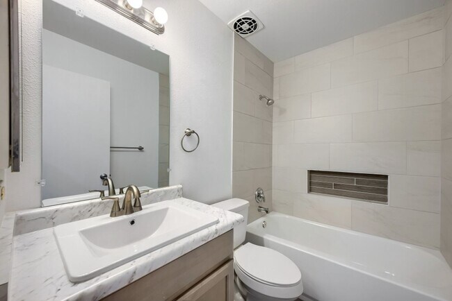 Building Photo - Don't Miss This Charming 3 bed - 2 bath Newly Renovated Home!