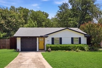 Building Photo - 10355 Baronne Cir