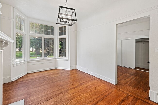 Primary Photo - 1809 Oak St