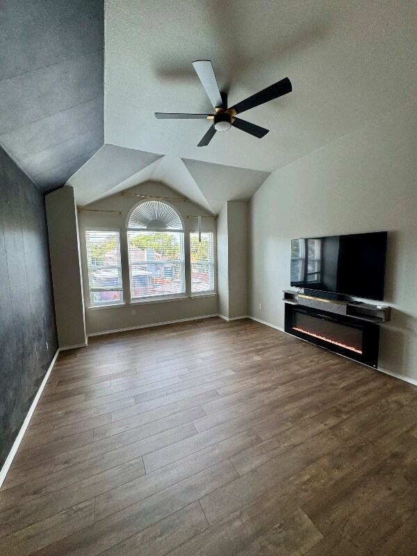 Building Photo - 4101 Watersedge Dr