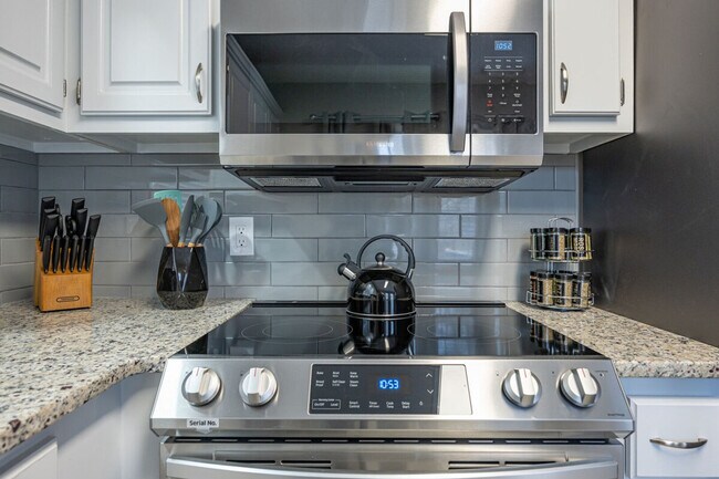 Building Photo - 23 Magnolia Ct