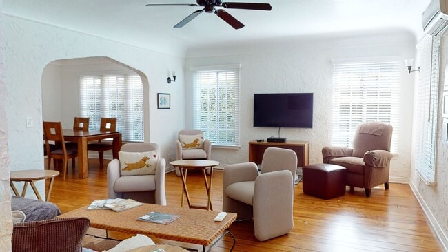 Interior Photo - JUDYREX